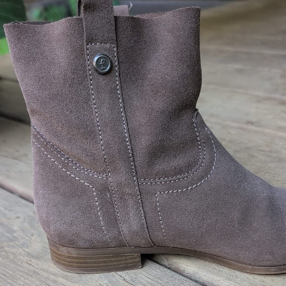 Chic Suede Ankle Boots - Taupe - Picture 6 of 9